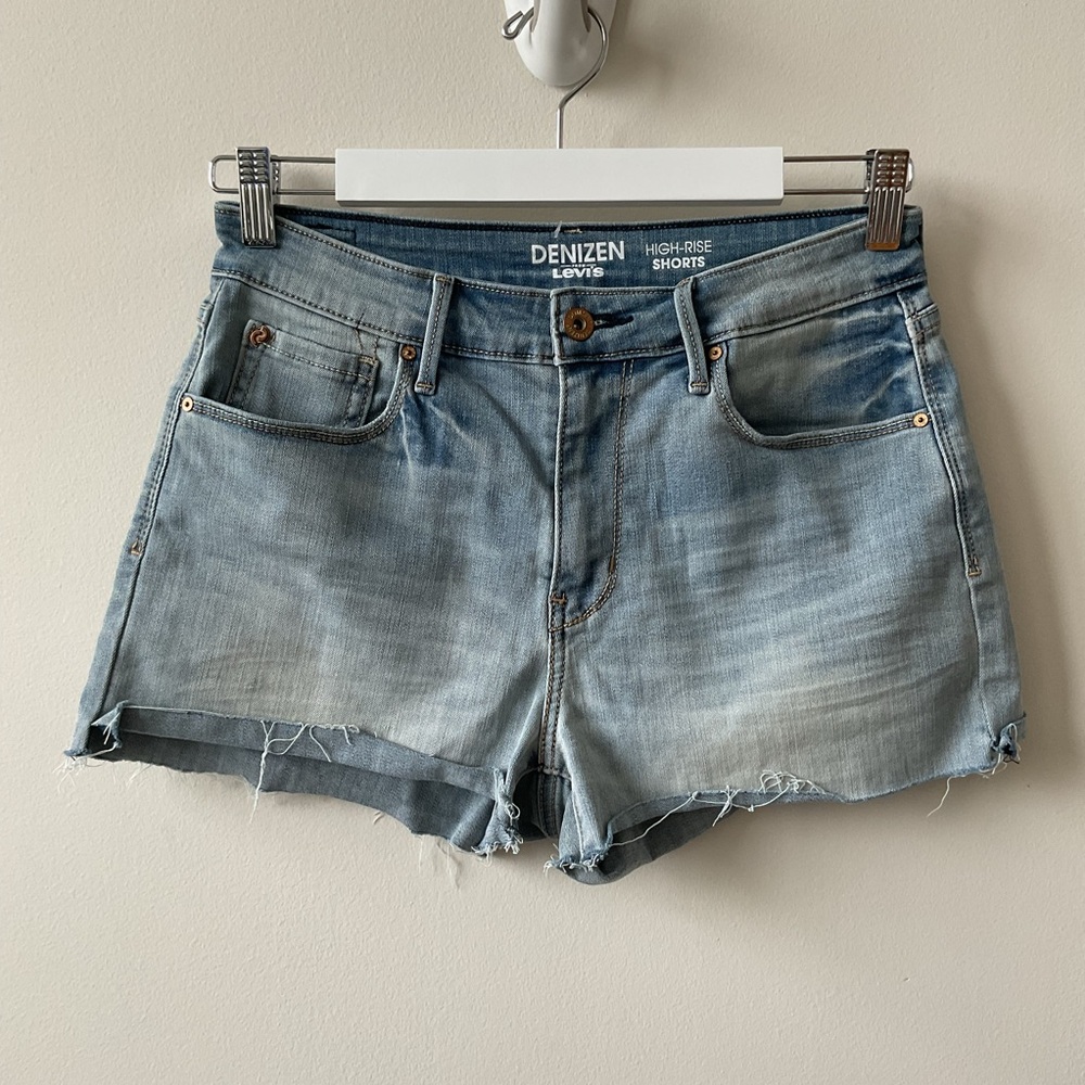 Denizen from Levi's Light Blue High Rise Jean Shorts Women’s Size 6